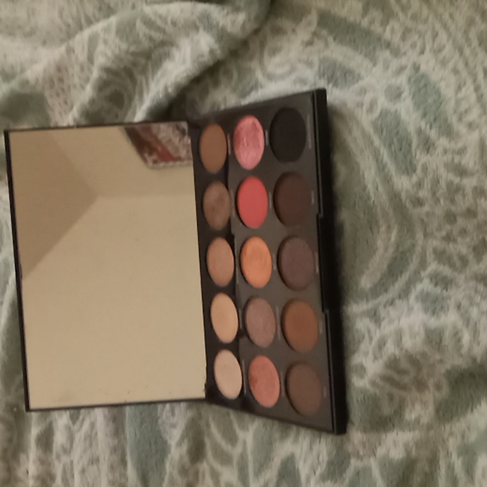 Morphie eyeshadow pallet